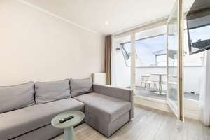 Nahe Rosa-Luxemburg-Platz: 2,5 Zimmer DG-Wohnung (4. OG), West-Terrasse, Einbauküche, Wannenbad – Schönhauser Allee 186, 10119 Prenzlauer Berg, Berlin – Vorschaubild 8