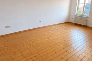 Lichtdurchflutete 2,5-Zimmer-Dachgeschosswohnung mit Einbauküche und Stellplatz in Hamburg-Cranz – Estedeich 46, 21129 Cranz, Hamburg – Vorschaubild 4