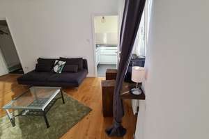 Vollmoblierte Geschmackvolle Wohnung mit einem Zimmer sowie Balkon und EBK in München. – Die vollständige Adresse der Immobilie erhältst du vom Anbieter., 80807 Milbertshofen, München – Vorschaubild 3