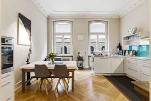 Stilvolles Gründerzeithaus mit 341m² Wohnfläche verteilt auf drei Wohneinheiten im Bonner Zentrum – Die vollständige Adresse der Immobilie erhältst du vom Anbieter., 53111 Bonn-Zentrum, Bonn – Vorschaubild 4