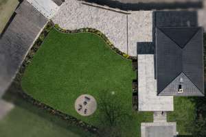 Exklusive Stadtvilla mit Pool und großem Garten – Die vollständige Adresse der Immobilie erhältst du vom Anbieter., 99326 Stadtilm – Vorschaubild 17