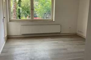 Komplett renovierte 3 Zimmer Wohnung mit Balkon in Gelsenkirchen zu vermieten – Grimmstraße 26, 45883 Heßler, Gelsenkirchen – Vorschaubild 1