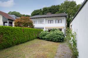 Doppelhaushälfte mit Südgarten und Ausbaupotenzial – Die vollständige Adresse der Immobilie erhältst du vom Anbieter., 81369 Mittersendling, München – Vorschaubild 1