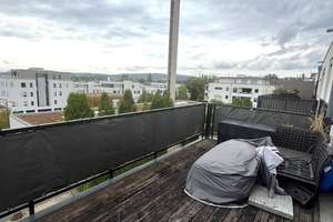 Großzügig geschnittene 4-Zimmer-Wohnung mit Balkon und Aussicht!