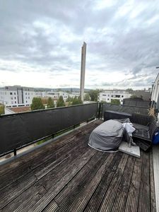 Großzügig geschnittene 4-Zimmer-Wohnung mit Balkon und Aussicht!