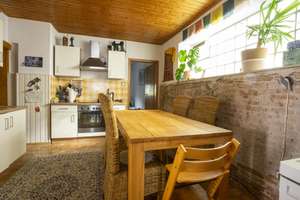 Vielseitiges Ein-Zweifamilienhaus mit Ausbaupotenzial, charmantem Garten und Werkstatt