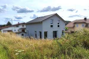 Einfamilienhaus in ruhiger Ortsrandlage von Mengerskirchen-Probbach – Die vollständige Adresse der Immobilie erhältst du vom Anbieter., 35794 Mengerskirchen – Vorschaubild 1