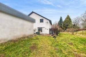 Monschau: Gepflegtes Zweifamilienhaus mit großem Grundstück und jede Menge Potenzial – Die vollständige Adresse der Immobilie erhältst du vom Anbieter., 52156 Monschau – Vorschaubild 2