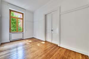 BEL ÉTAGE! 4-Room Historic Apartment - 2 Balconies, Fitted Kitchen & Wellness Oasis *13-Min to Clay* – Die vollständige Adresse der Immobilie erhältst du vom Anbieter., 65185 Mitte, Wiesbaden – Vorschaubild 4