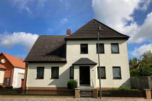 7-Zimmer-Haus mit Nebengebäuden für Gartenfreunde – Die vollständige Adresse der Immobilie erhältst du vom Anbieter., 38467 Bergfeld – Vorschaubild 1