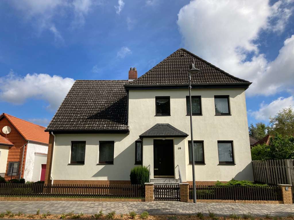 Immobilie in Bergfeld - 7-Zimmer-Haus mit Nebengebäuden für Gartenfreunde - Bild 0