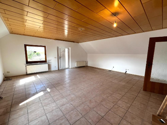 Immobilie in Weilburg - Modernisiertes Einfamilienhaus bis  Zweifamilienhaus  mit  großem Grundstück und Doppelgarage - Bild 3