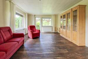 Wohnen auf einer Ebene – gepflegter Bungalow mit Westgarten, überdachter Terrasse & flexiblem Grundr – Die vollständige Adresse der Immobilie erhältst du vom Anbieter., 25582 Hohenaspe – Vorschaubild 2