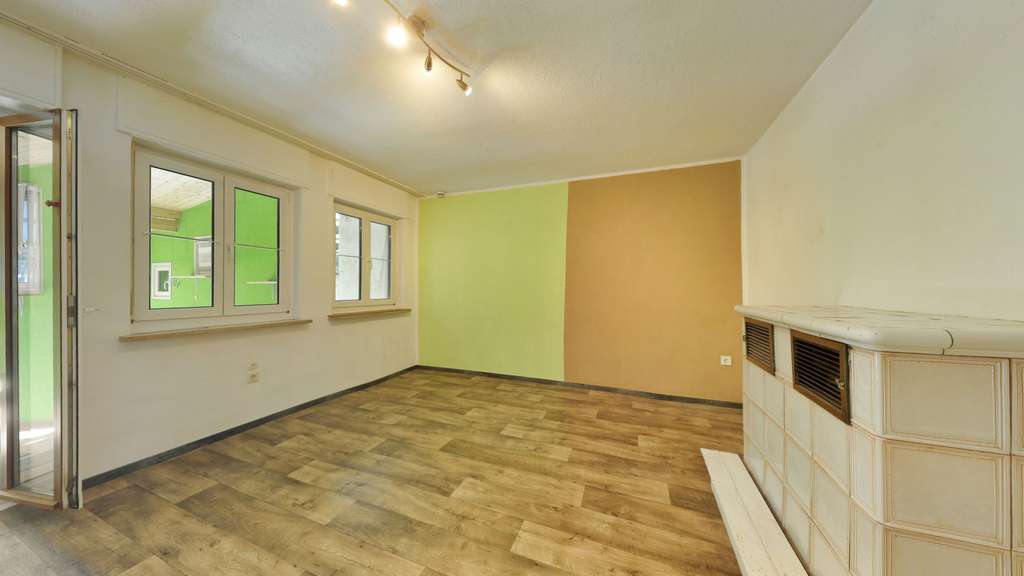 Immobilie in Neustadt an der Aisch - Reihenmittelhaus mit Garten, Wintergarten und 5 Zimmern – Haus mit Entwicklungspotenzial - Bild 3