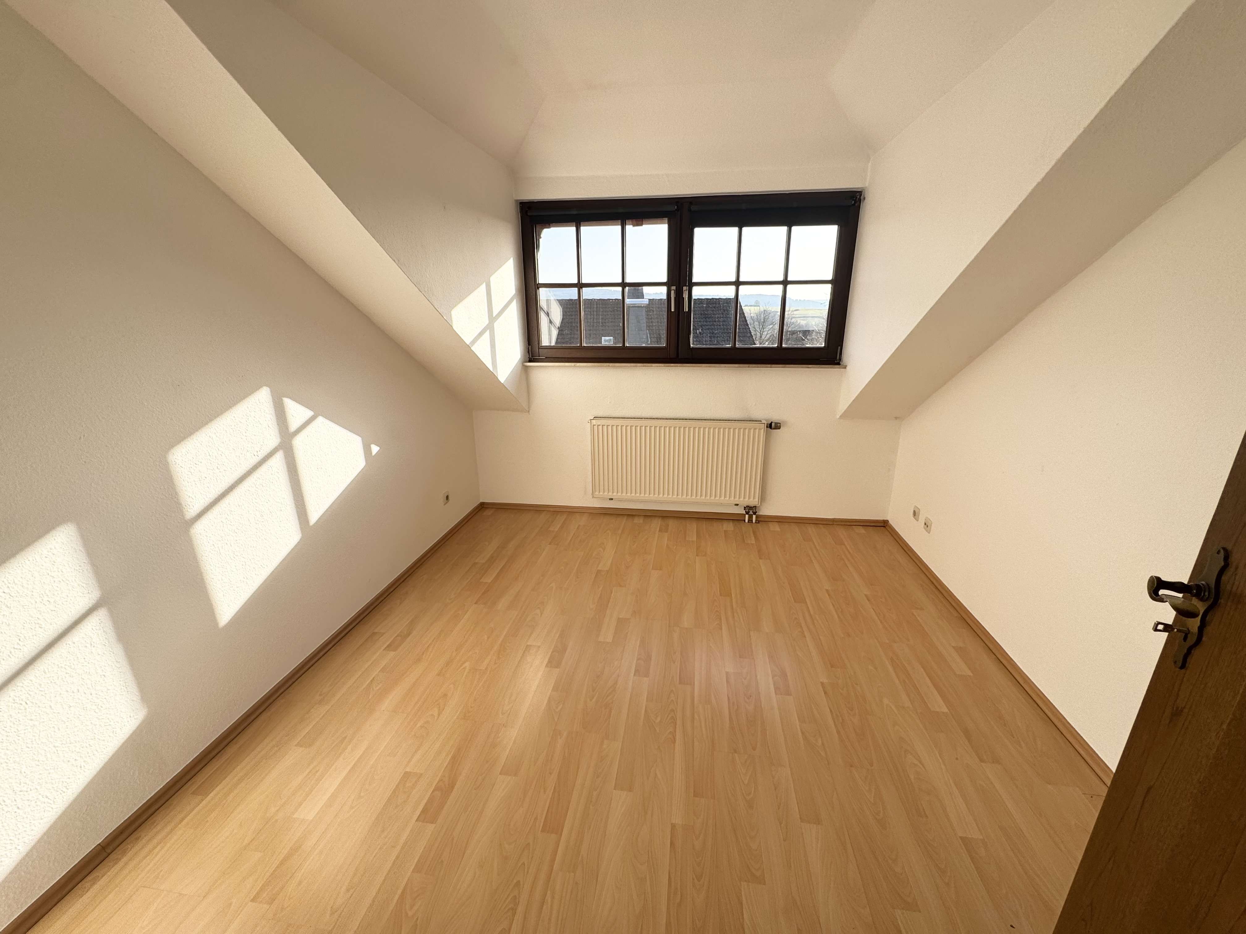 Immobilie in Hünfeld - Einfamilien-Wohnhaus mit Einliegerwohnung in bester Lage zu verkaufen ! - Bild 4