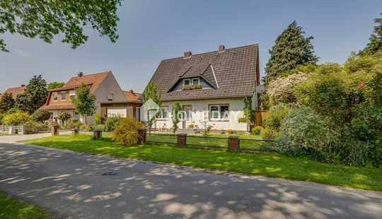 Bild von Modern saniertes Traumhaus mit Garten, Teich und Doppelgarage – ideal für Familien