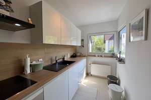 „Wohntraum Rheinhessen“
Stilvoll modernisiertes Reihenmittelhaus
in ruhiger Lage von Nackenheim – Die vollständige Adresse der Immobilie erhältst du vom Anbieter., 55299 Nackenheim – Vorschaubild 2