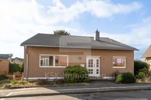Geräumiges Einfamilienhaus auf großem Grundstück in Bergheim Kenten! – Die vollständige Adresse der Immobilie erhältst du vom Anbieter., 50126 Bergheim – Vorschaubild 1