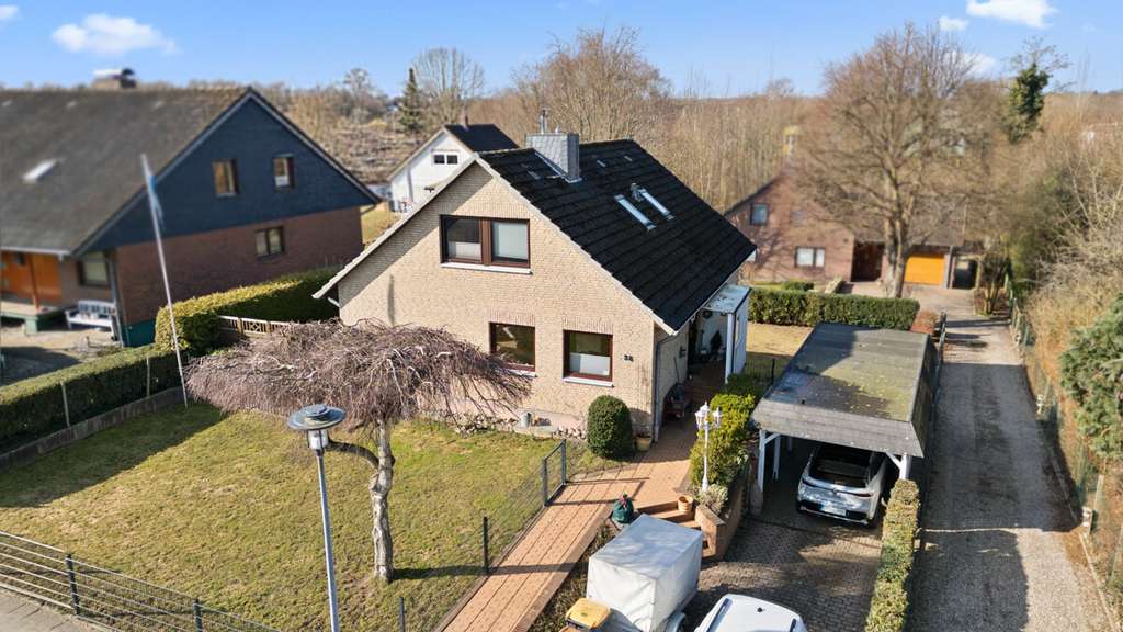 Immobilie in Eutin - Einfamilienhaus mit Einliegerwohnung, PV-Anlage und Süd-West-Garten - Bild 2