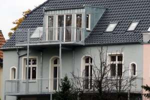 Charmante DG-Wohnung mit Balkon in saniertem Altbau