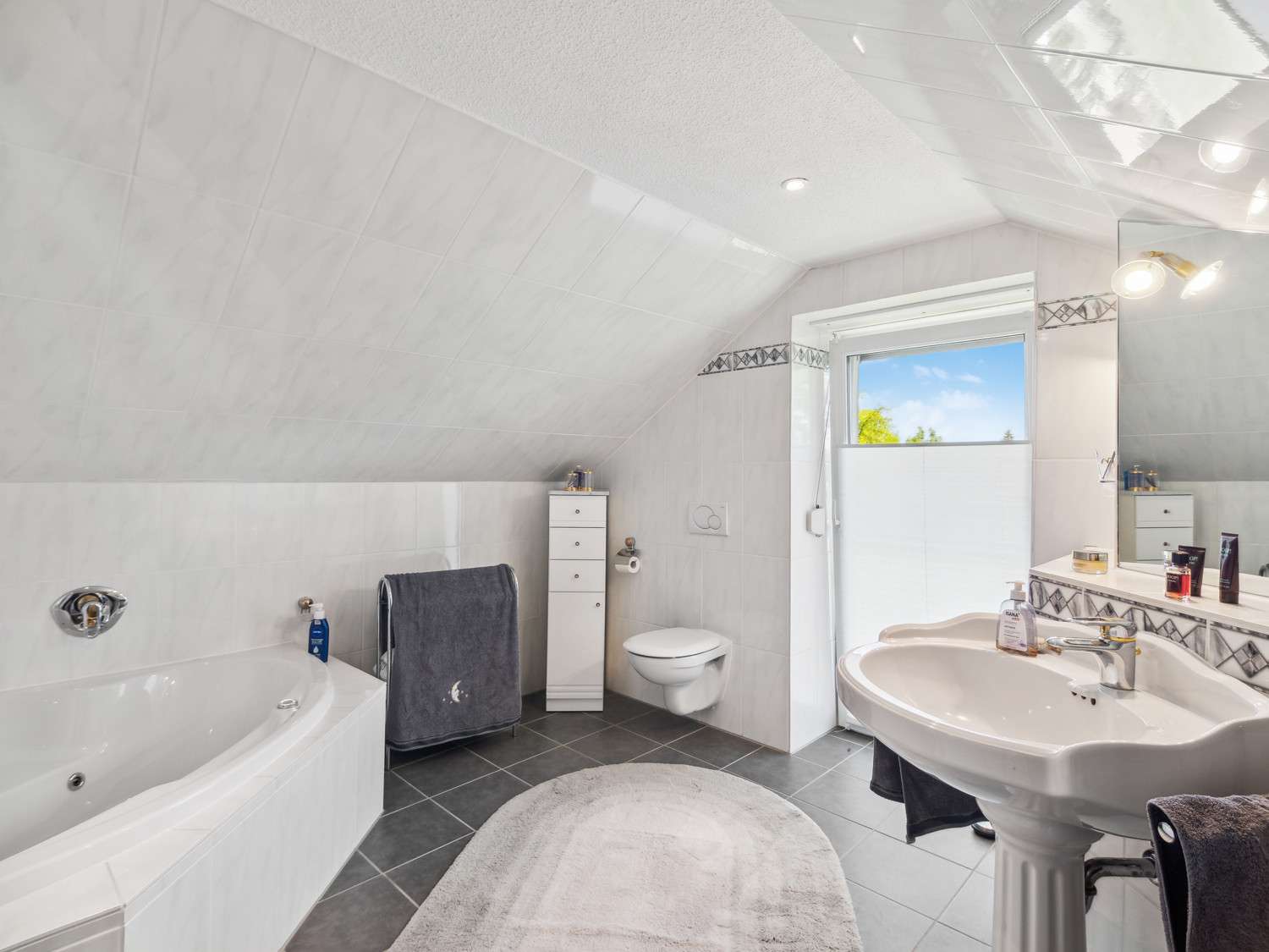 Immobilie in Thedinghausen - Familienidylle – charmantes Einfamilienhaus mit großem Grundstück und Ausbaureserve! - Bild 3