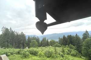 Sonniges Mehrfamilienhaus mit gewerb. Nutzung, großem Grundstück, Terrasse, Balkon & Doppelgarage – Berchtesgadener Land (Kreis) – Vorschaubild 3