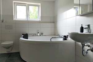 Altbau-Charme mit Komfort: 5-Zimmer-Wohnung in Bad Wildbad – 75323 Bad Wildbad – Vorschaubild 3