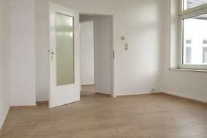 frisch renovierte 1-Zimmer-Wohnung in Krefeld (+Stellplatz oder Garage verfügbar)