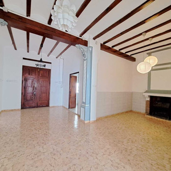 Großes Stadthaus zu verkaufen in Antella Platz, Charme und viele Möglichkeiten!