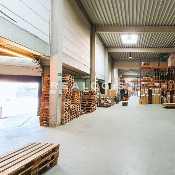 ca. 4.100 m² Lager-/Produktionsfläche inkl. Büro-/Sozialflächen an der A92 zu vermieten