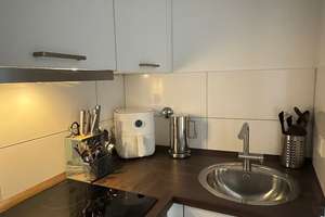 Geschmackvolle vollmöblierte 1-Raum-Wohnung mit geh. Innenausstattung mit Balkon und EBK – Von-Werth-Straße 24-26, 50670 Altstadt/Nord, Köln – Vorschaubild 4