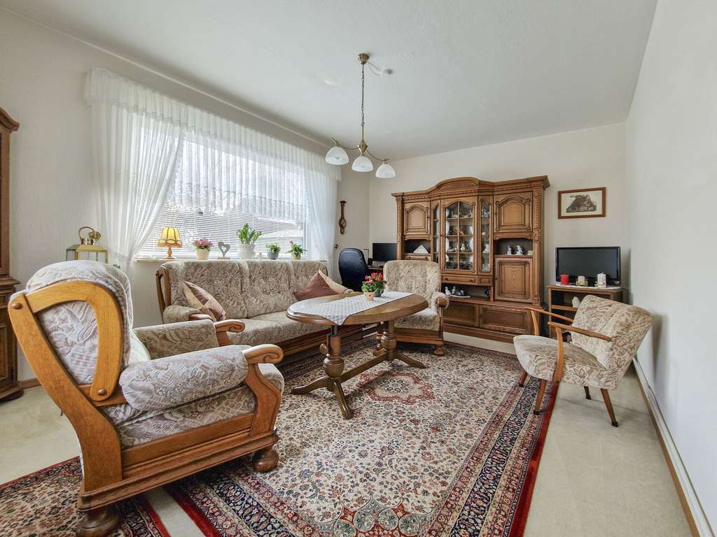 Immobilie in Münsterdorf - Großes Eckgrundstück mit rund 1.000 m², EFH und Option auf Neubebauung - Bild 2