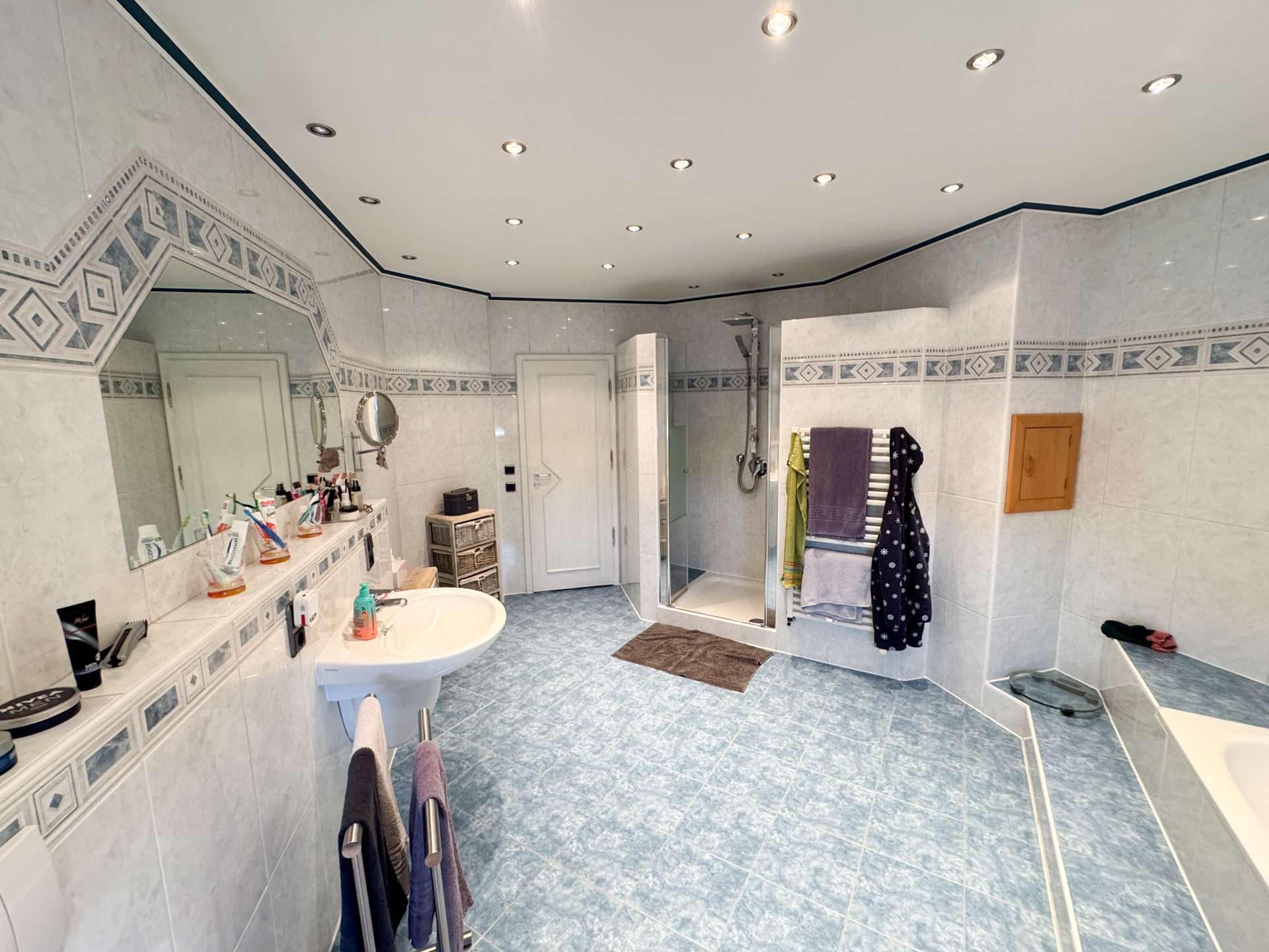 Immobilie in Heist - Viel Raum zum Leben – Gepflegtes Haus mit Charme und Komfort - Bild 2