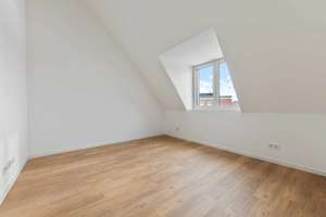 Stilvolle Dachgeschosswohnung mit Balkon in begehrter Lage Poppenbüttel – Die vollständige Adresse der Immobilie erhältst du vom Anbieter., 22399 Poppenbüttel, Hamburg – Vorschaubild 11