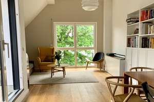 Exklusive 4-Zimmer-Dachgeschosswohnung mit Einbauküche in München Obermenzing – Die vollständige Adresse der Immobilie erhältst du vom Anbieter., 81247 Obermenzing, München – Vorschaubild 3