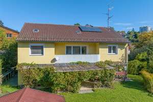 Großzügiges Zweifamilienhaus auf schönem Grundstück mit genügend Platz für Ihre Ideen – Die vollständige Adresse der Immobilie erhältst du vom Anbieter., 94034 Hals, Passau – Vorschaubild 3