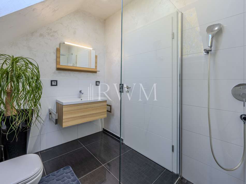 Kleines Badezimmer OG