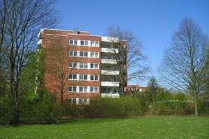 Familienfreundliches Wohnen in  4-Zimmer-Wohnung mit Stellplatz !