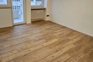 Erstbezug hochwertig Kernsanierte 2 Zimmer Wohnung mit Balkon in Schwabing möbliert.