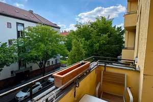 temporary tenancy: 2 furnished rooms with balcony in Prenzlauer Berg – Berlin – Vorschaubild 2