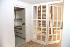 Mitten im Grünen - Außergewöhnliche DG-Wohnung mit neuer Küche, Einbauschränken, Galerie und Garten – Westpreußenstraße 38, 81927 Englschalking, München – Vorschaubild 13