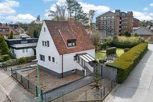 DER LAGE HAMMER! Haus direkt am Bürgerpark – So günstig wohnen Sie nie wieder im Grünen! – Die vollständige Adresse der Immobilie erhältst du vom Anbieter., 27574 Geestemünde, Bremerhaven – Vorschaubild 1