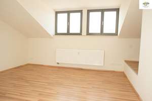 Individuelles Dach-Apartment in der Neustadt!