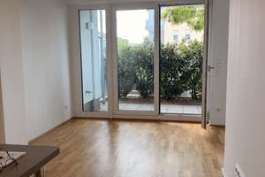 Stilvolle Wohnung mit großer Fensterfront & Terrasse