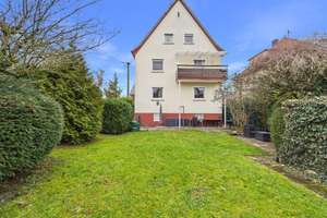 Ideal für Handwerker. 2-3 Parteienhaus, ruhige Lage, schöner Garten, Balkon, Terrasse, Ausbaureserve