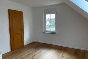 Haus im Haus, Mehrfamilienhaus mit 3 Parteien: Große Balkone &amp; super Grundrisse! – Die vollständige Adresse der Immobilie erhältst du vom Anbieter., 2708 Lawalde – Vorschaubild 8