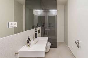 3-Zimmer-Neubauwohnung mit offenem Wohnkonzept und großer Süd-Terrasse zum Innenhof – Weimarer Straße 1, 10625 Charlottenburg, Berlin – Vorschaubild 8