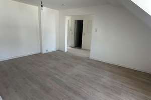 Traumhaftes Dachgeschoss-Zuhause mit 50 m² – zentral gelegen in Bochum – Uhlandstraße 8, 44791 Gleisdreieck, Bochum – Vorschaubild 2