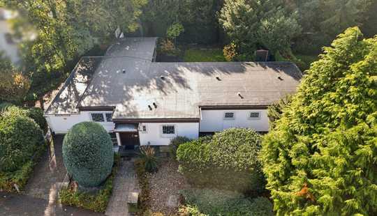 Bild von Seltene Gelegenheit in Niederursel – freistehender Bungalow mit weitläufigem Garten