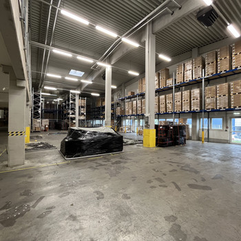 Ca. 3.200 qm Lager- / Logistikflächen | Rampe + ebenerdig | ca. 3,20 - 8,60 m UKB